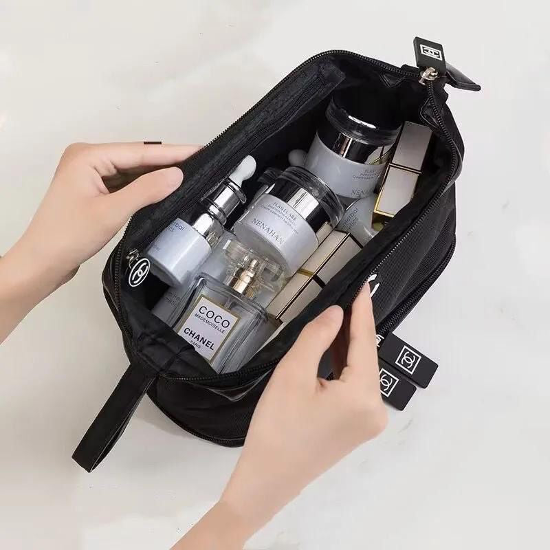 Trousse de toilette Chanel
Accessoires & Bagagerie