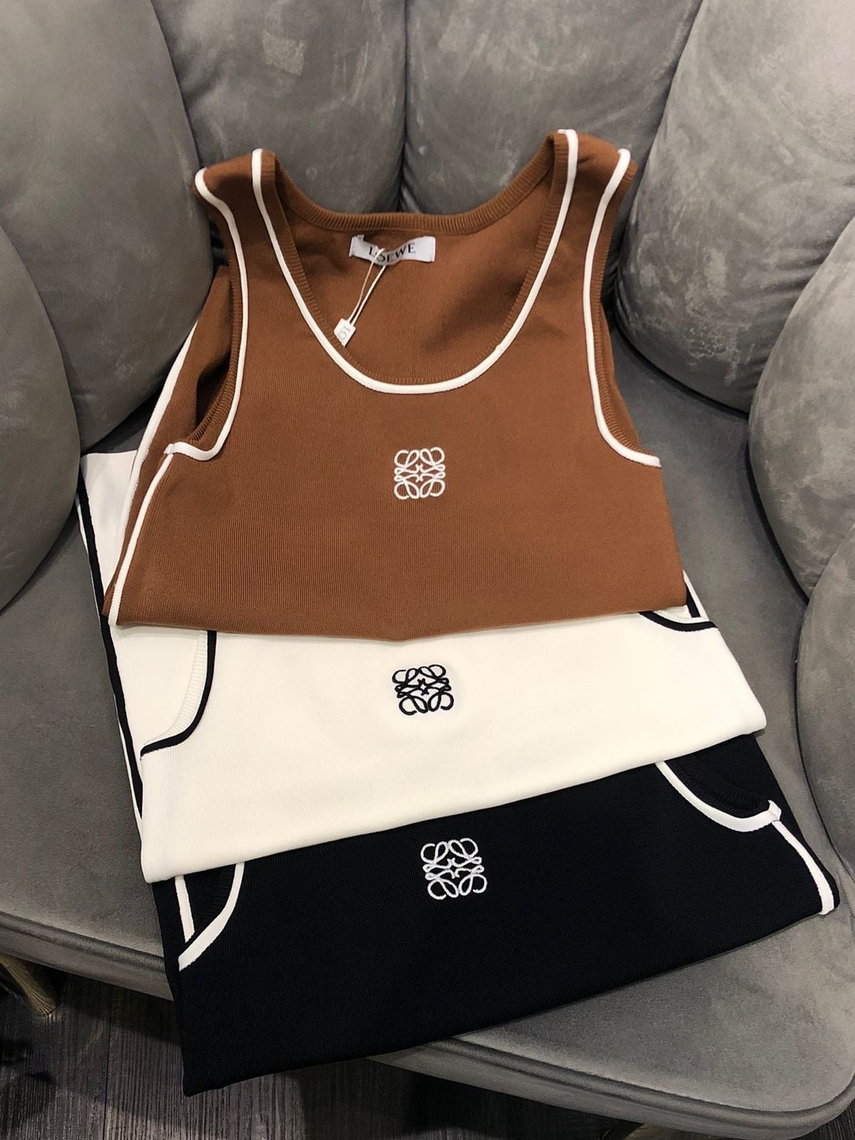 Petit haut loewe dispo en marron blanc et noir